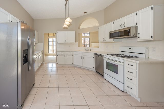 11179 Avery Row, Fishers, IN 46038