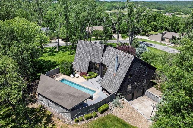 20413 Crickett Lane, Lenexa, KS 66220