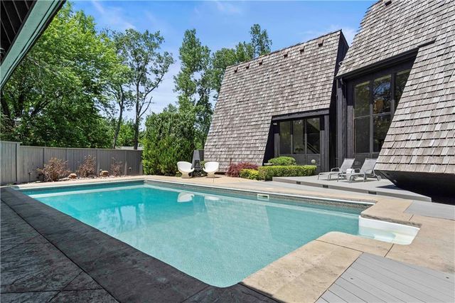 20413 Crickett Lane, Lenexa, KS 66220