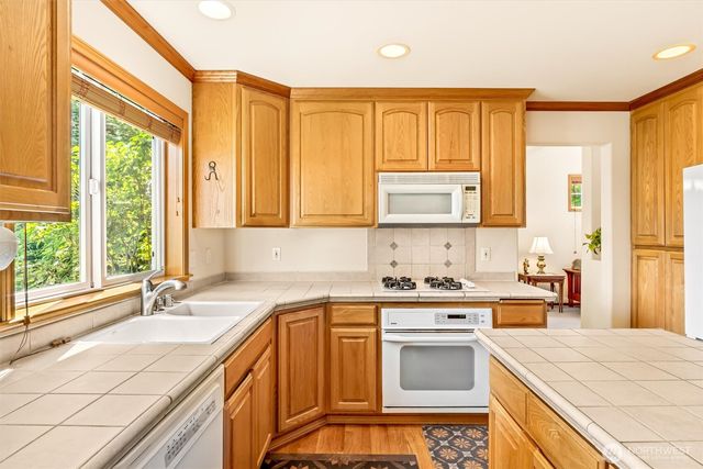 21807 87th Place W, Edmonds, WA 98026