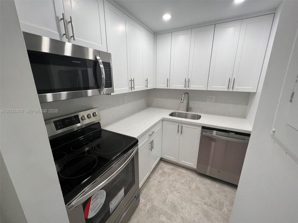10415 N Kendall Drive B113, Miami, FL 33176