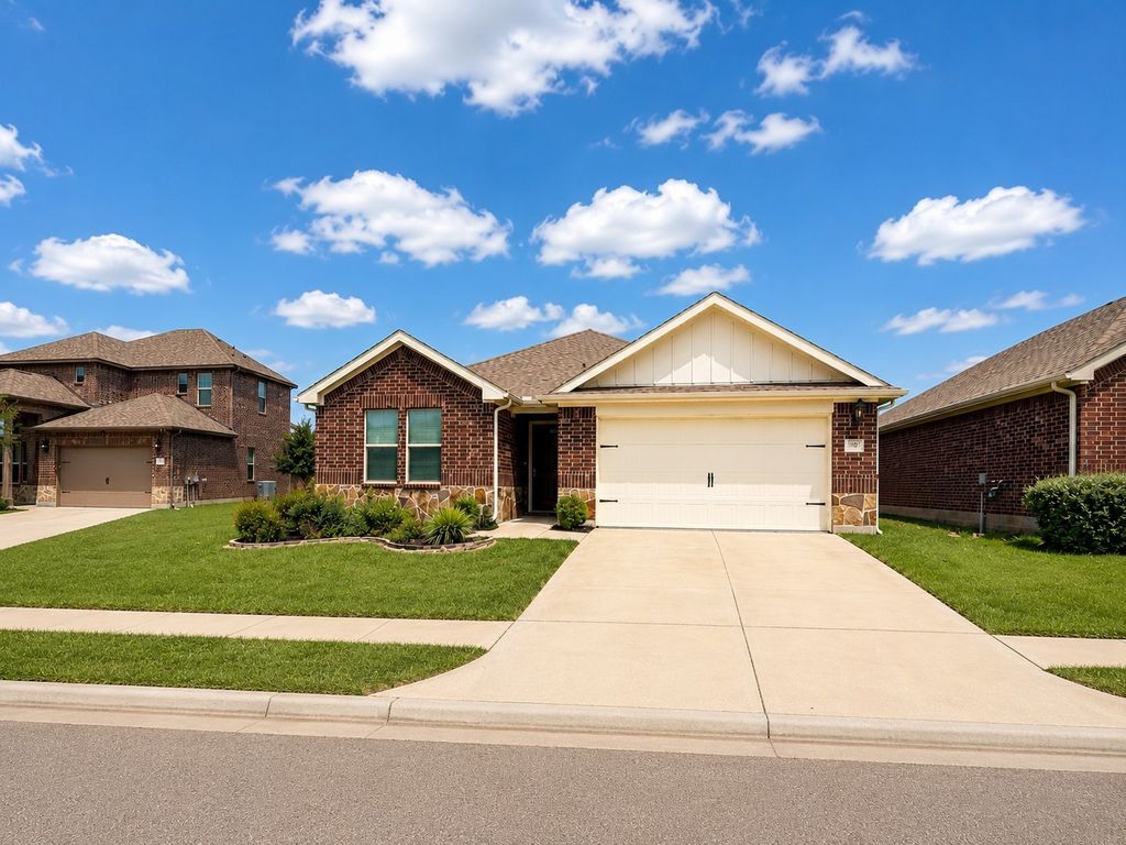 1704 Gold Mine Trail, Aubrey, TX 76227