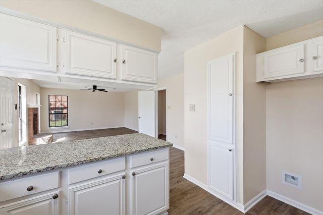 610 Squaw Creek Court, Arlington, TX 76018