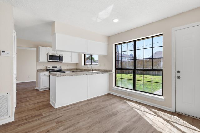 610 Squaw Creek Court, Arlington, TX 76018