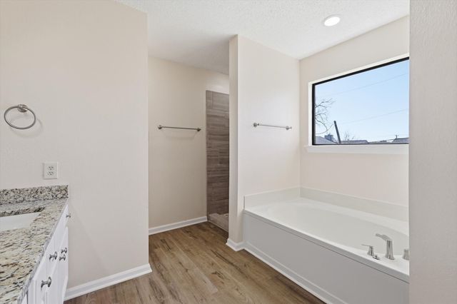 610 Squaw Creek Court, Arlington, TX 76018