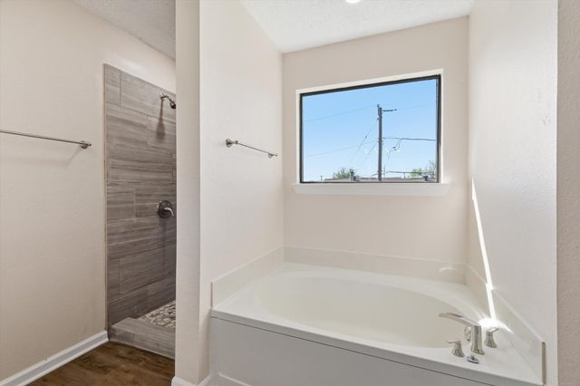 610 Squaw Creek Court, Arlington, TX 76018