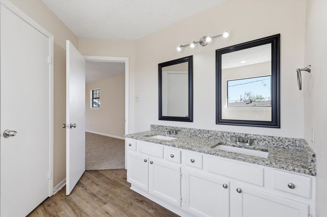 610 Squaw Creek Court, Arlington, TX 76018