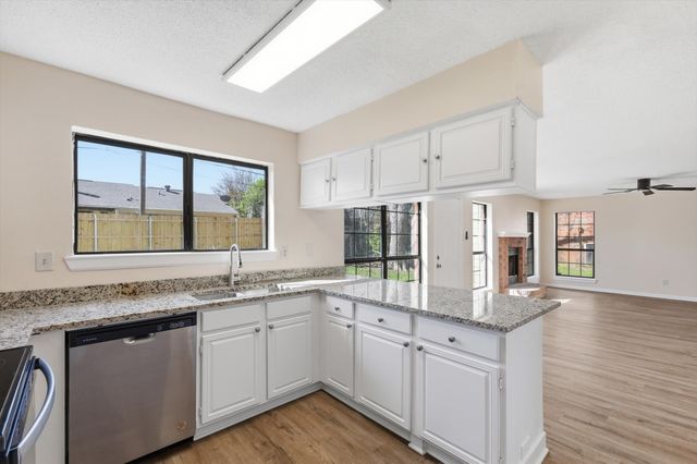 610 Squaw Creek Court, Arlington, TX 76018