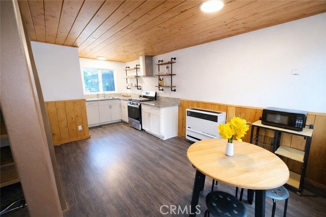 23622 Scenic Drive, Crestline, CA 92325