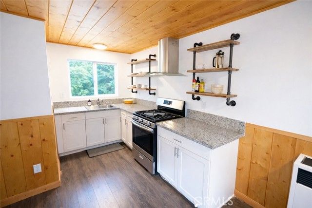 23622 Scenic Drive, Crestline, CA 92325