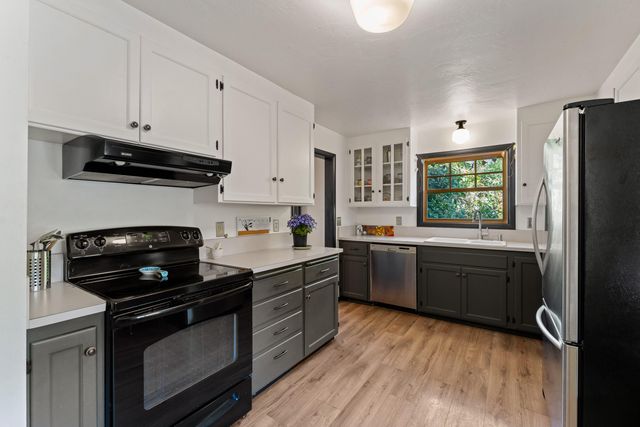 1201 E Park Street, Grants Pass, OR 97527