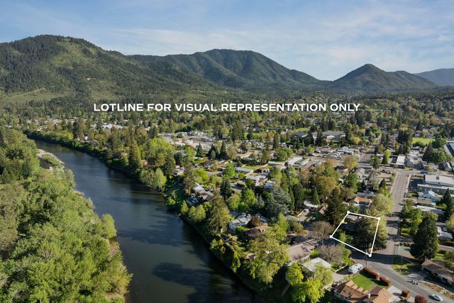 1201 E Park Street, Grants Pass, OR 97527