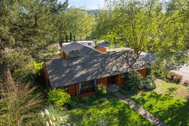 1201 E Park Street, Grants Pass, OR 97527