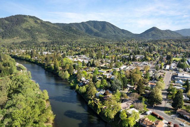 1201 E Park Street, Grants Pass, OR 97527