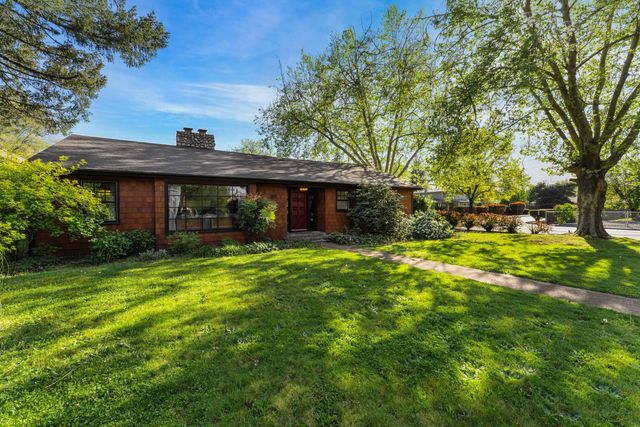 1201 E Park Street, Grants Pass, OR 97527