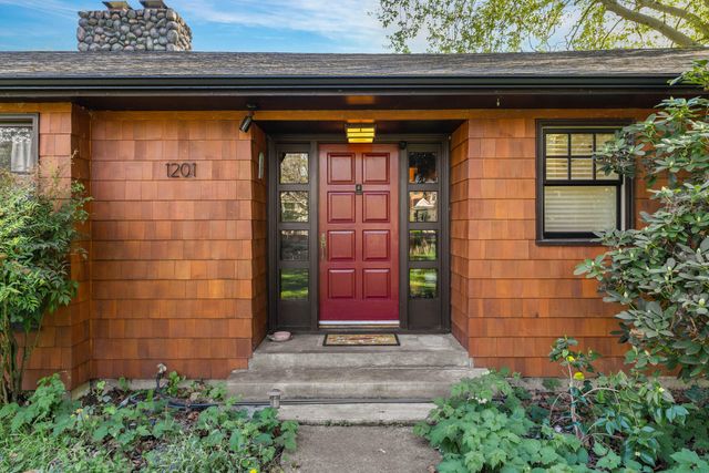 1201 E Park Street, Grants Pass, OR 97527