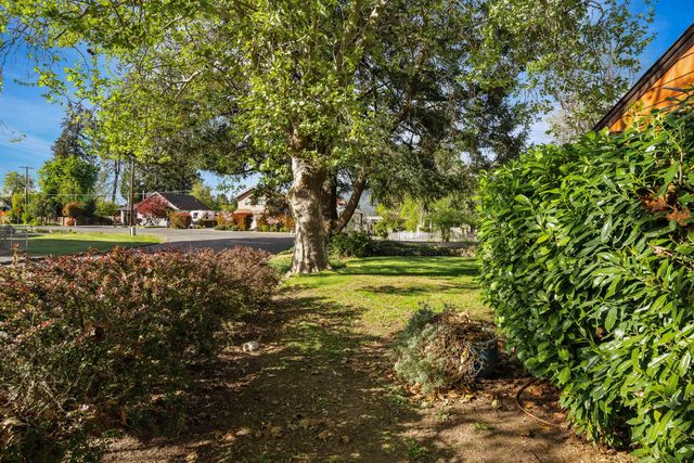 1201 E Park Street, Grants Pass, OR 97527