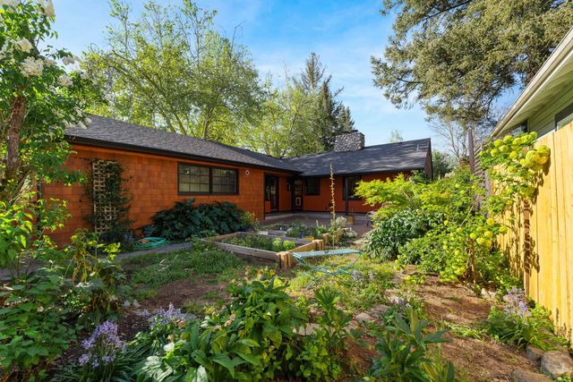 1201 E Park Street, Grants Pass, OR 97527