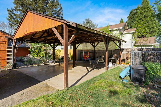 1201 E Park Street, Grants Pass, OR 97527