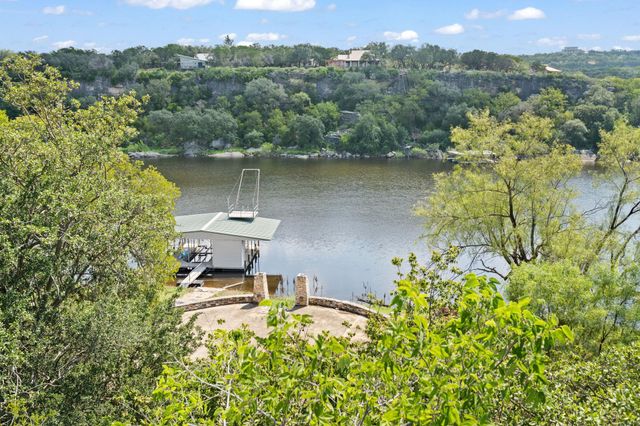 1517 Likeness RD, Spicewood, TX 78669