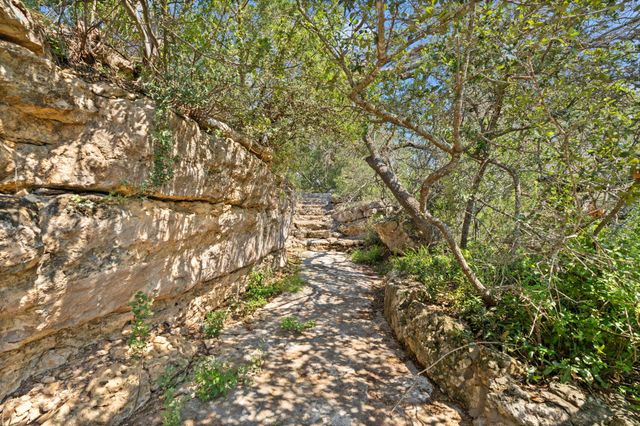 1517 Likeness RD, Spicewood, TX 78669