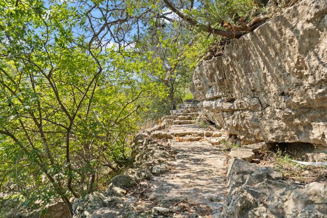 1517 Likeness RD, Spicewood, TX 78669