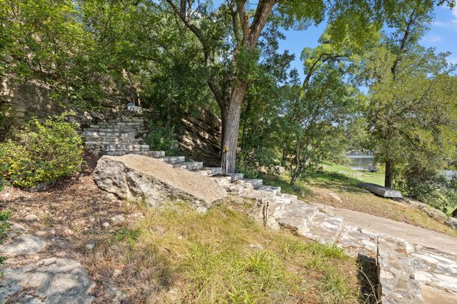 1517 Likeness RD, Spicewood, TX 78669