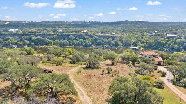 1517 Likeness RD, Spicewood, TX 78669