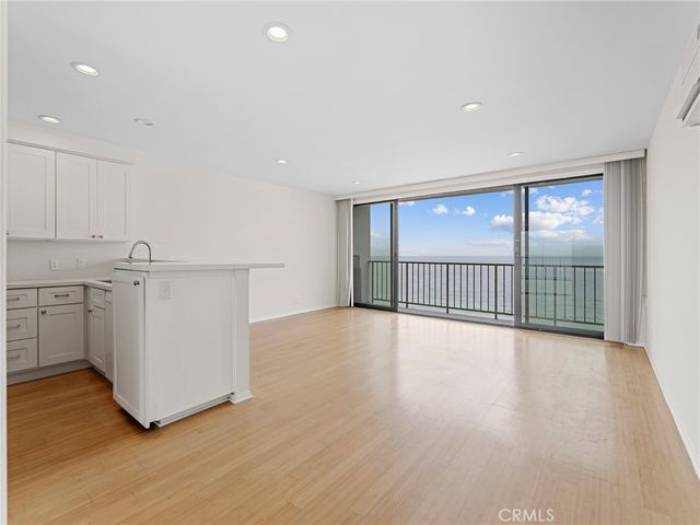 721 Esplanade 403, Redondo Beach, CA 90277