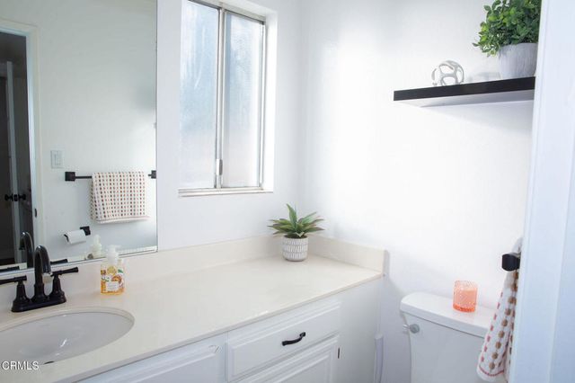 741 Warwick Avenue, Thousand Oaks, CA 91360