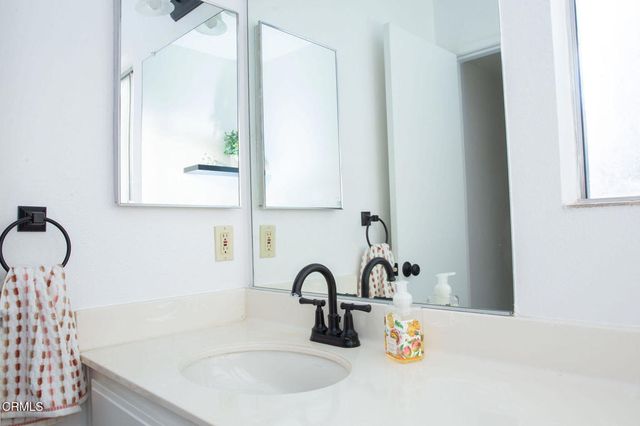 741 Warwick Avenue, Thousand Oaks, CA 91360