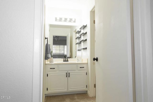 741 Warwick Avenue, Thousand Oaks, CA 91360