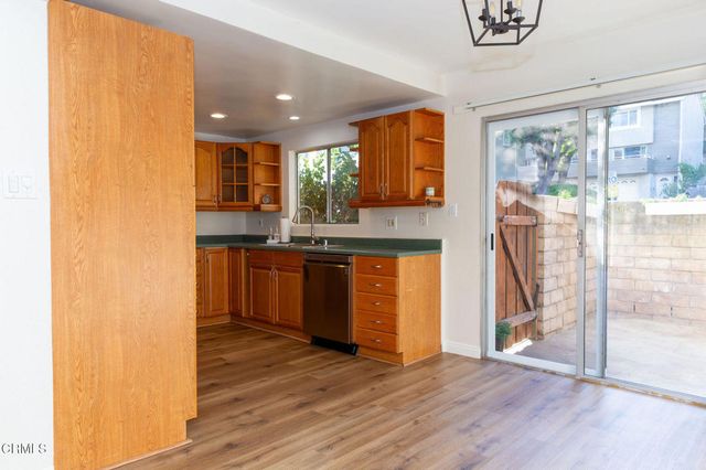 741 Warwick Avenue, Thousand Oaks, CA 91360