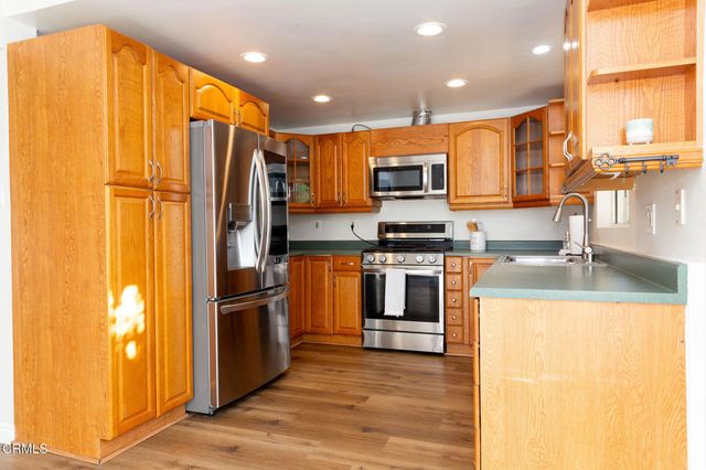 741 Warwick Avenue, Thousand Oaks, CA 91360