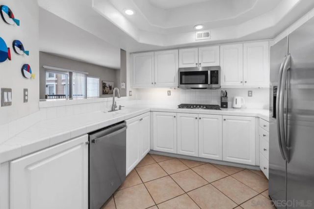 8643 Via Mallorca D, La Jolla, CA 92037