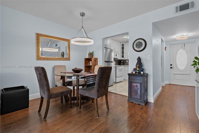 9340 Sunrise Lakes Blvd 209, Sunrise, FL 33322