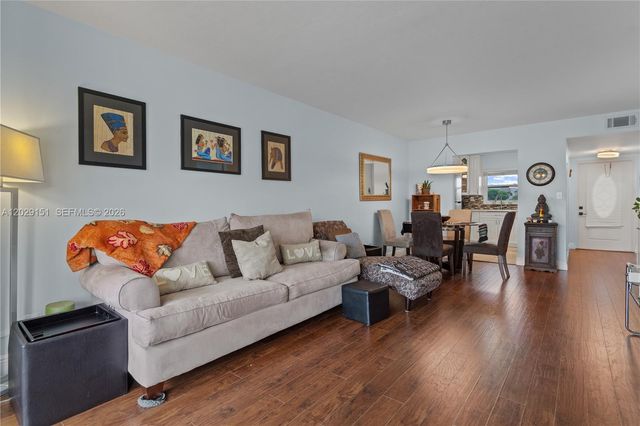 9340 Sunrise Lakes Blvd 209, Sunrise, FL 33322