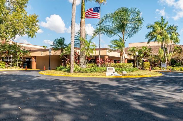 9340 Sunrise Lakes Blvd 209, Sunrise, FL 33322