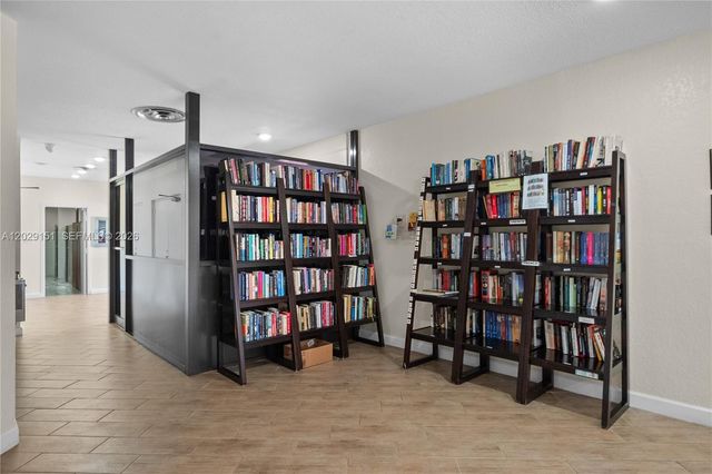 9340 Sunrise Lakes Blvd 209, Sunrise, FL 33322