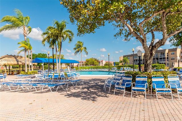 9340 Sunrise Lakes Blvd 209, Sunrise, FL 33322