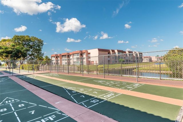 9340 Sunrise Lakes Blvd 209, Sunrise, FL 33322