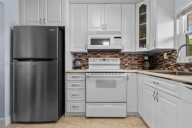 9340 Sunrise Lakes Blvd 209, Sunrise, FL 33322