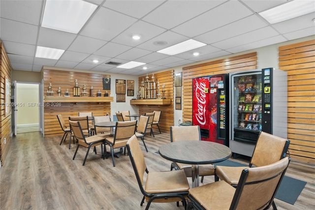 9340 Sunrise Lakes Blvd 209, Sunrise, FL 33322