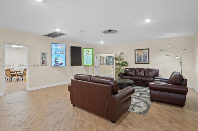 9340 Sunrise Lakes Blvd 209, Sunrise, FL 33322