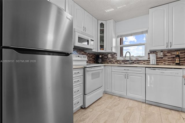 9340 Sunrise Lakes Blvd 209, Sunrise, FL 33322