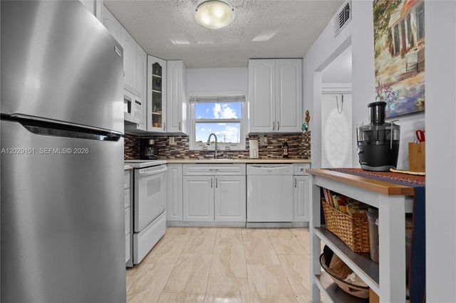 9340 Sunrise Lakes Blvd 209, Sunrise, FL 33322