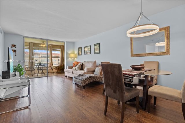 9340 Sunrise Lakes Blvd 209, Sunrise, FL 33322