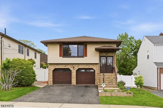 55 17Th Ave, Elmwood Park Boro, NJ 07407