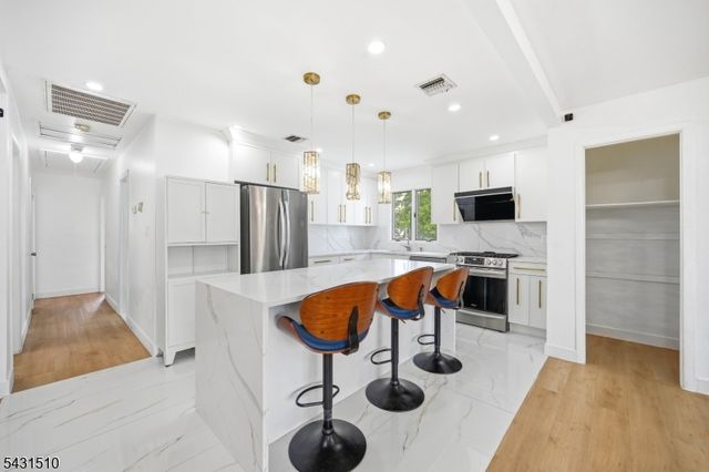 55 17Th Ave, Elmwood Park Boro, NJ 07407