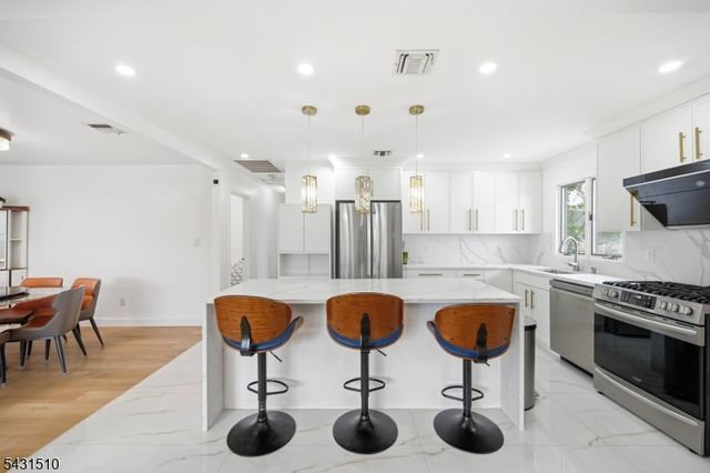 55 17Th Ave, Elmwood Park Boro, NJ 07407